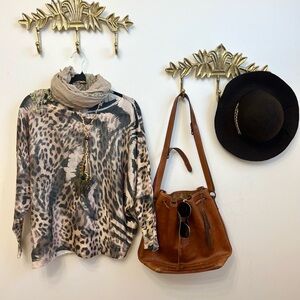 FREE PEOPLE animal print kimono
XL